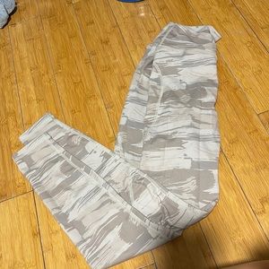 Alphalete surface power leggings - desert canvas camo